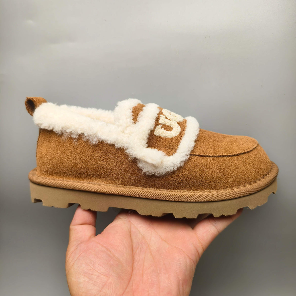2939 Chestnut Closed-Back Logo Casual Shoes