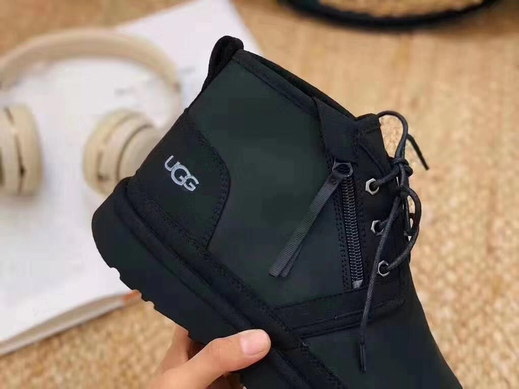 3883 Neum Black Zip-Up Shoes