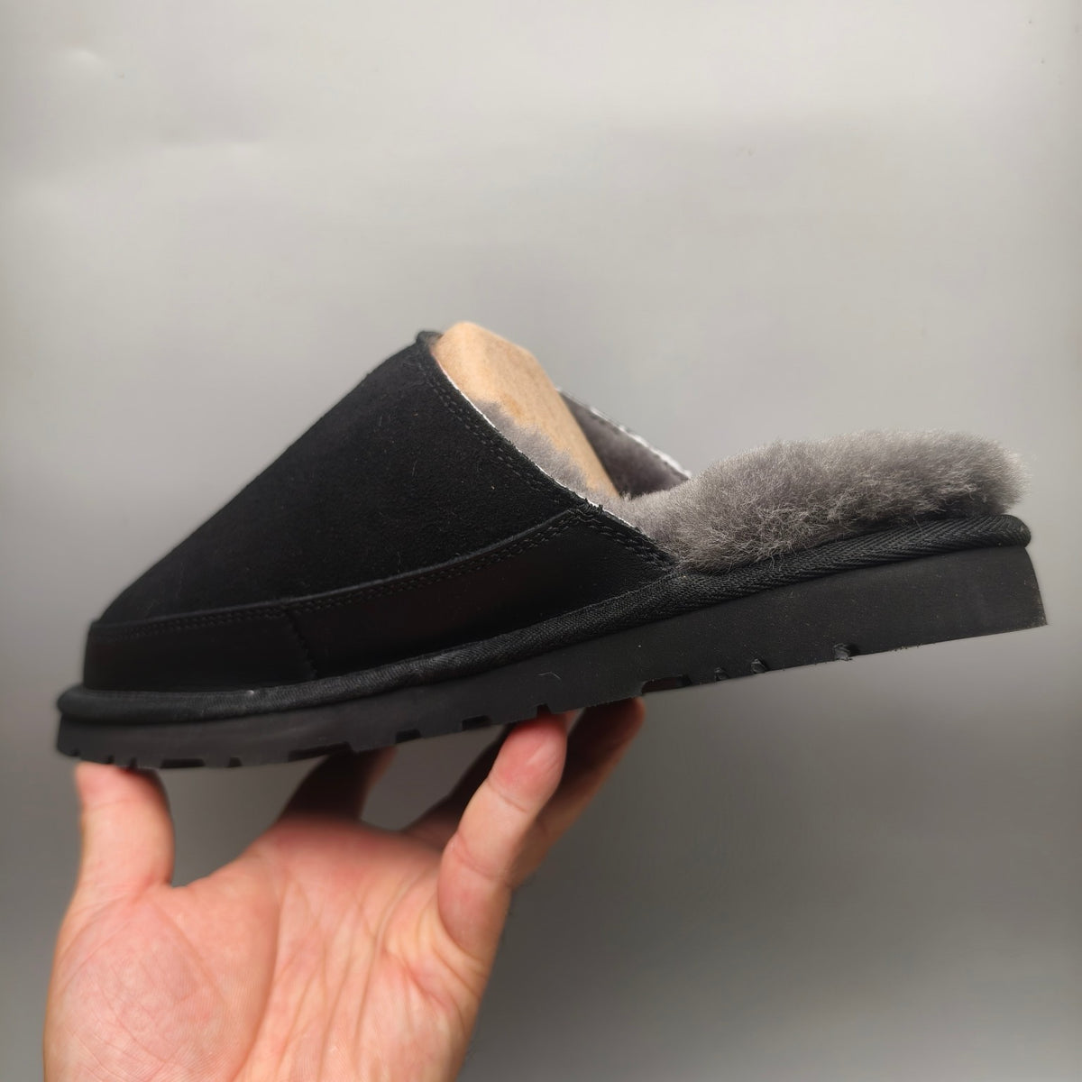 4585 Men's Black Ultra-Lightweight Fluffy Casual Slippers