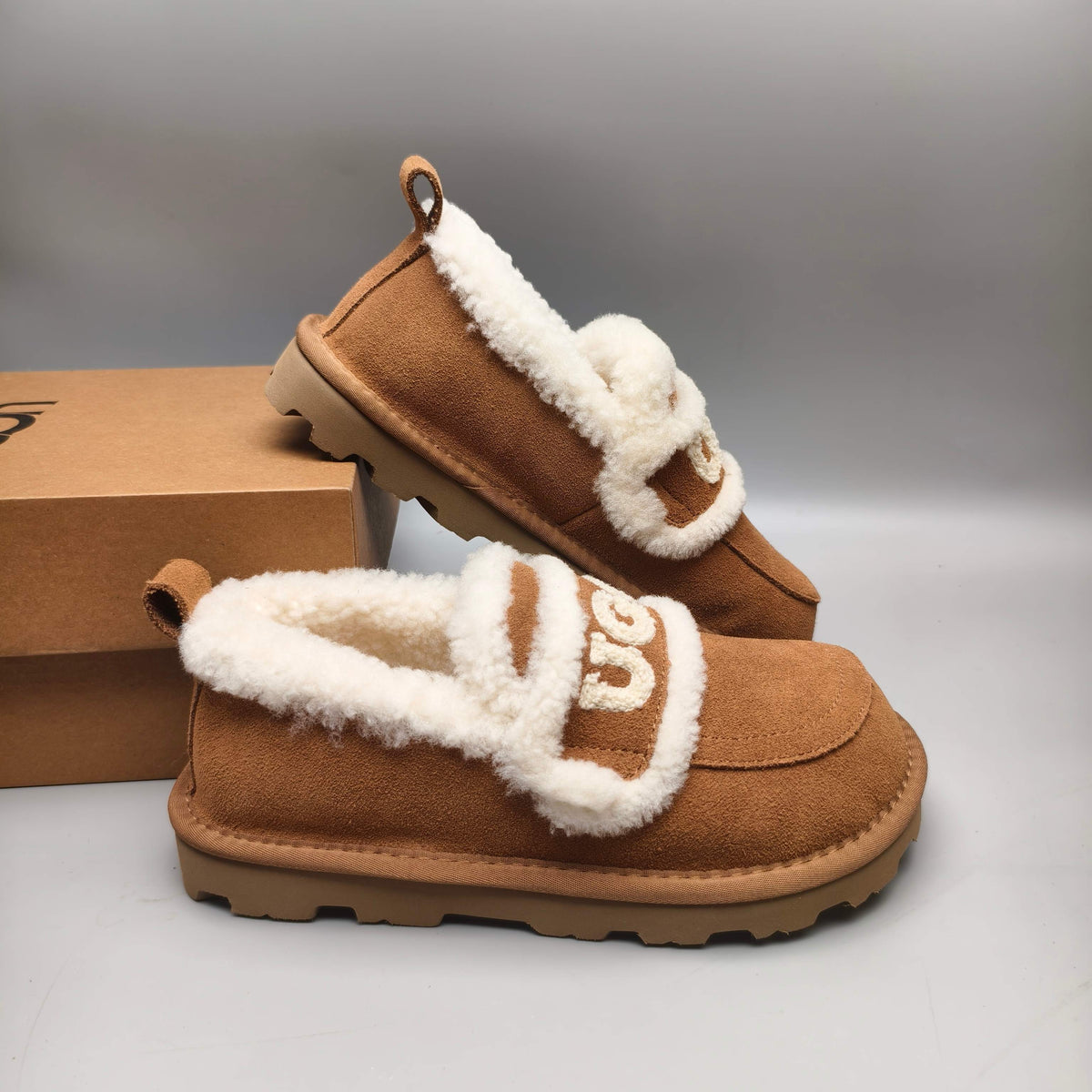2939 Chestnut Closed-Back Logo Casual Shoes