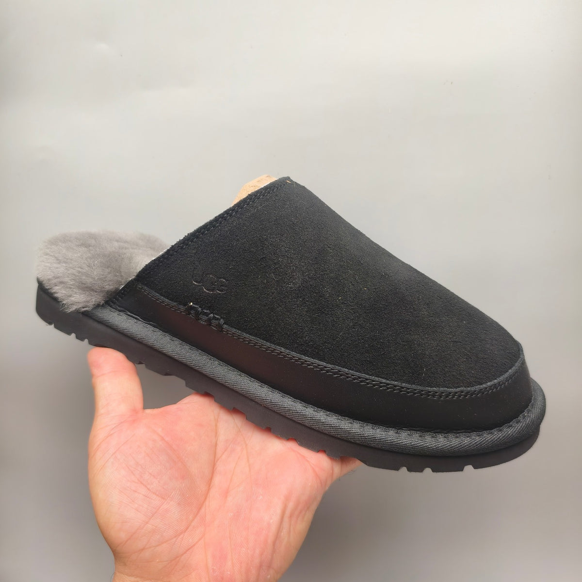 4585 Men's Black Ultra-Lightweight Fluffy Casual Slippers
