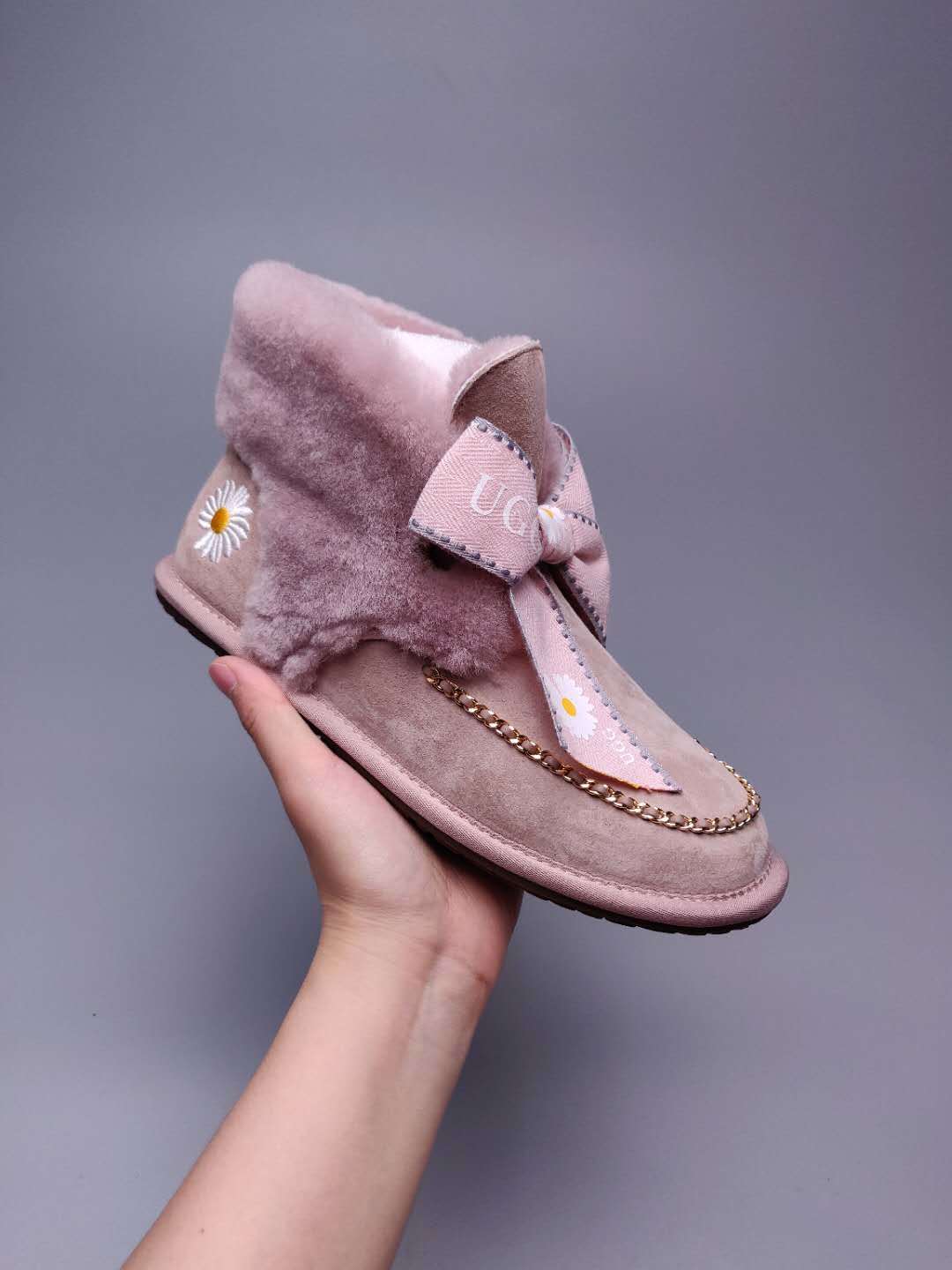7888 Mu Pink Daisy Chain-and-Ribbon Detail Shoes