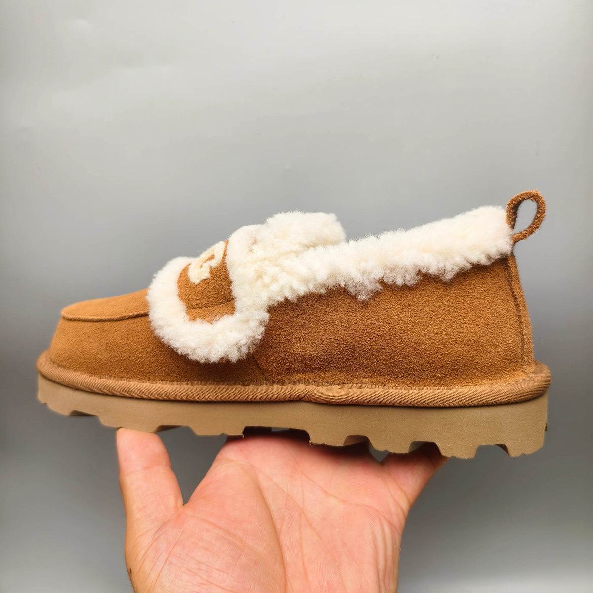 2939 Chestnut Closed-Back Logo Casual Shoes
