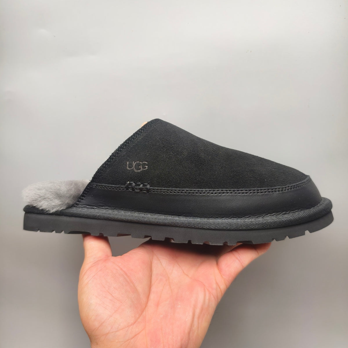 4585 Men's Black Ultra-Lightweight Fluffy Casual Slippers