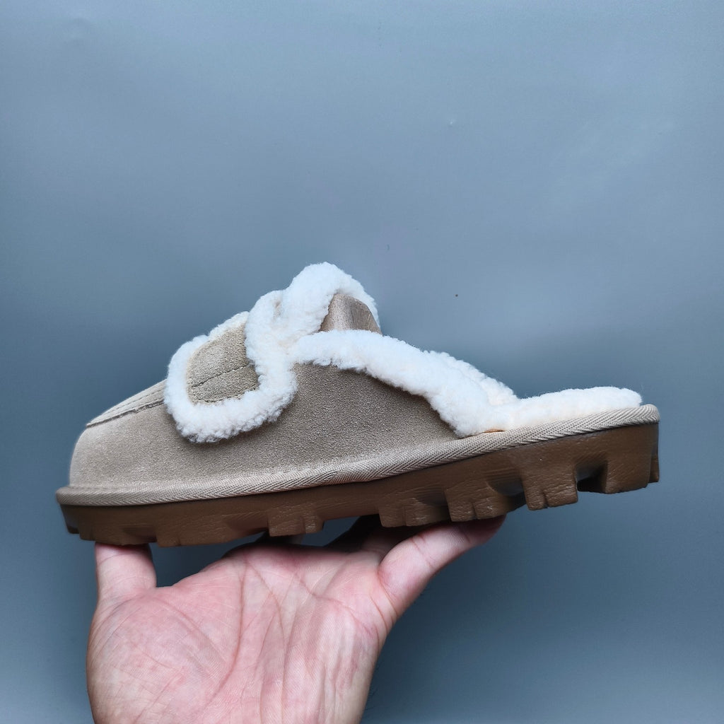 Sand Curly Plush Logo Slippers – 1206