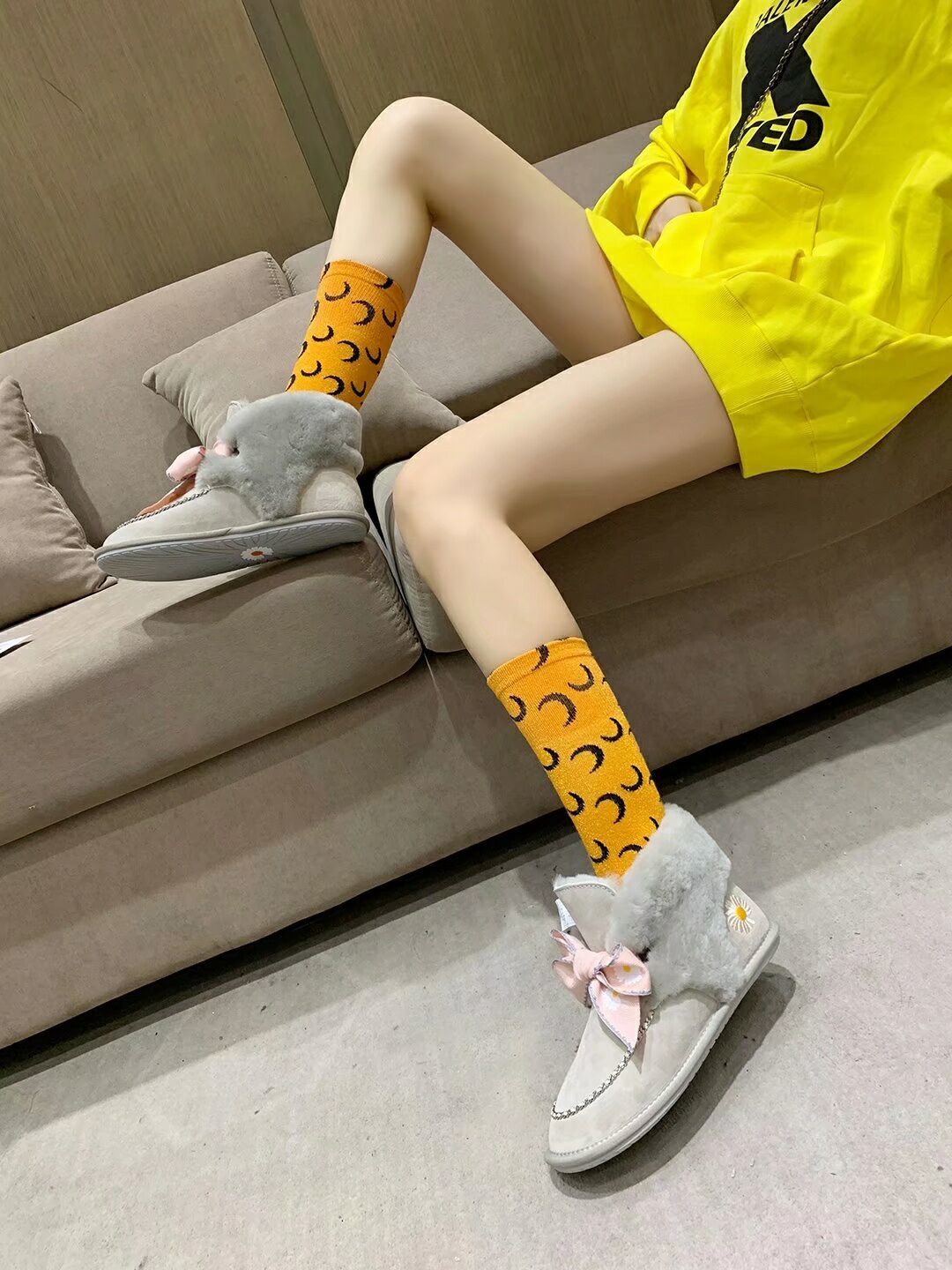 7888 Gray Daisy Chain-and-Ribbon Detail Shoes