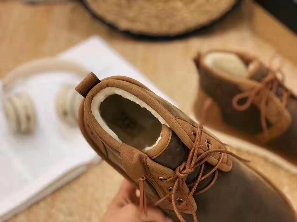 3883 Neum Chestnut Zip-Up Shoes