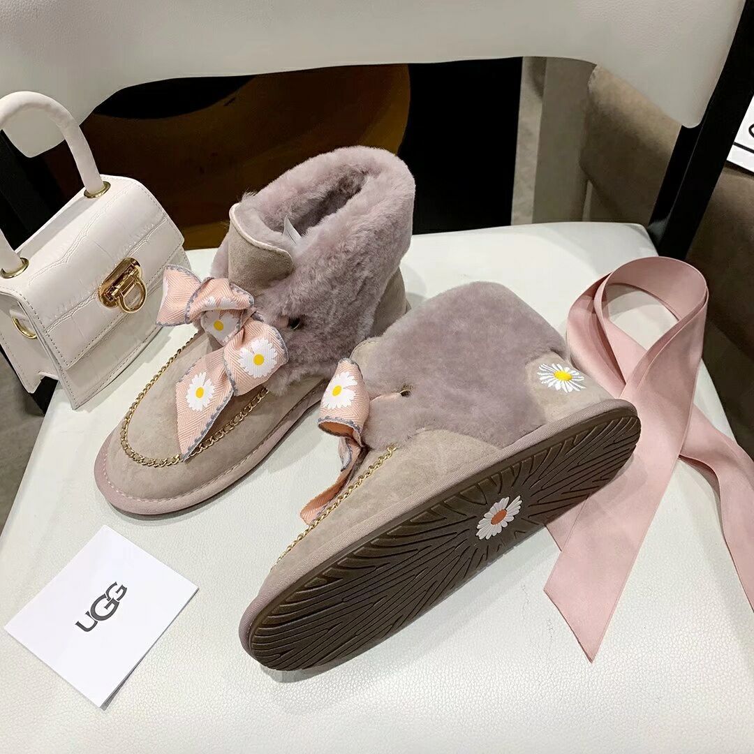 7888 Mu Pink Daisy Chain-and-Ribbon Detail Shoes