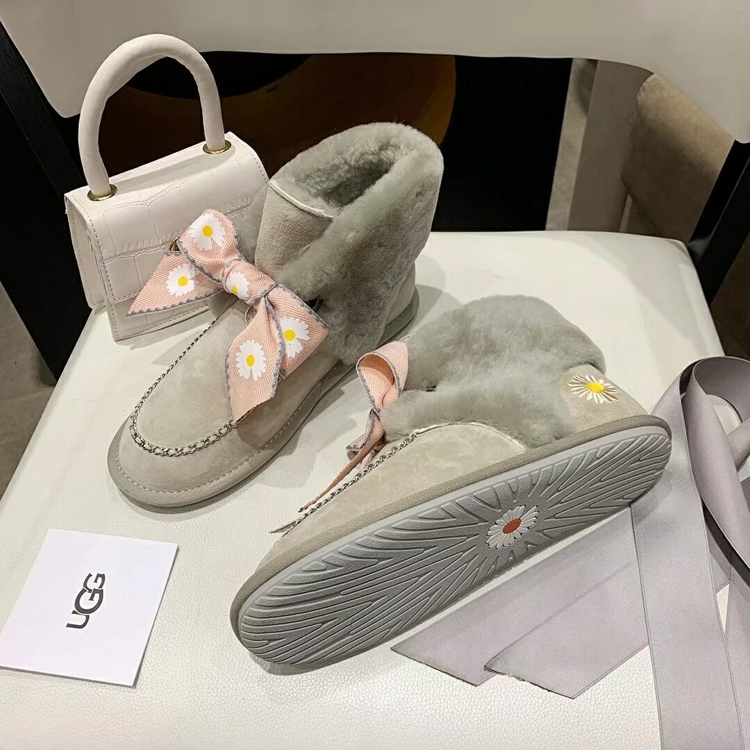 7888 Gray Daisy Chain-and-Ribbon Detail Shoes