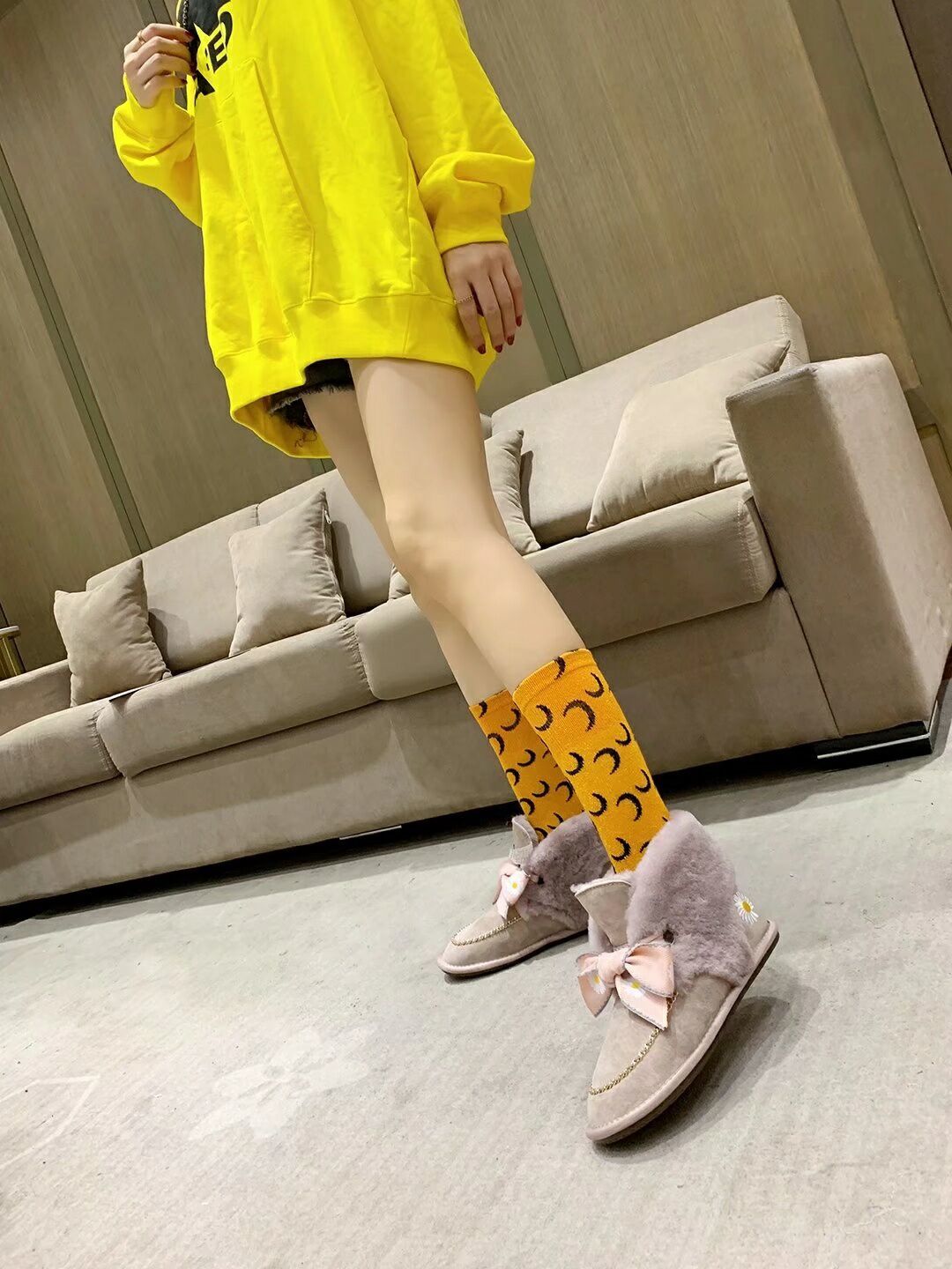 7888 Mu Pink Daisy Chain-and-Ribbon Detail Shoes