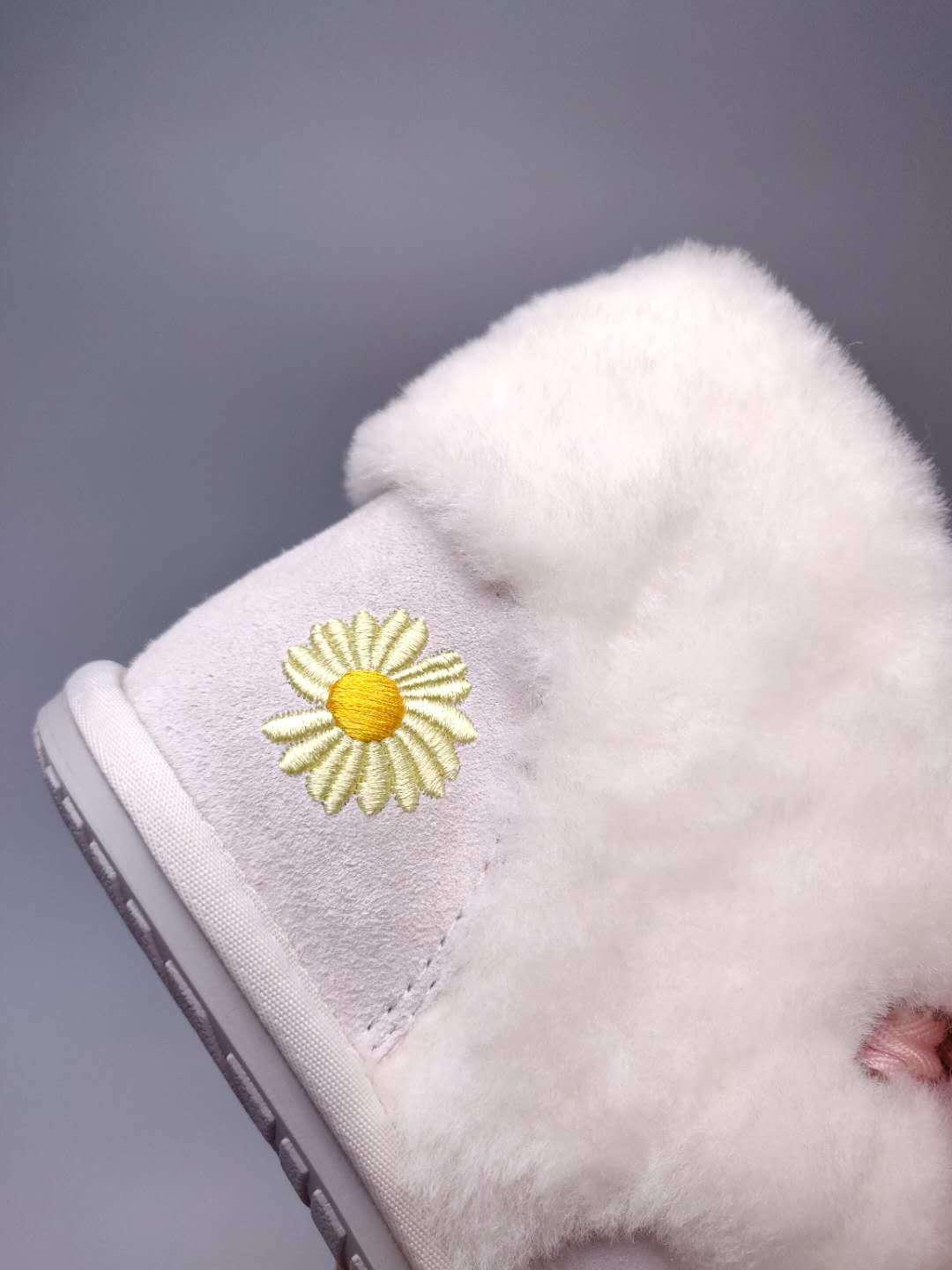 7888 Milkshake White Daisy Chain-and-Ribbon Detail Shoes