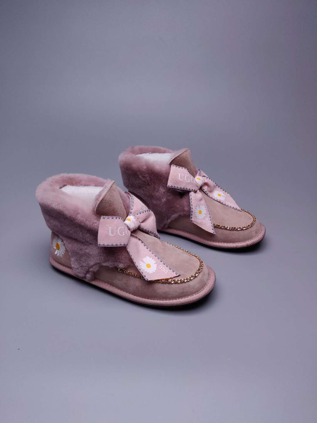 7888 Mu Pink Daisy Chain-and-Ribbon Detail Shoes
