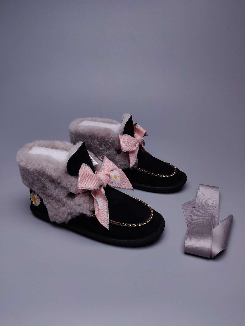 7888 Black Daisy Chain-and-Ribbon Detail Shoes