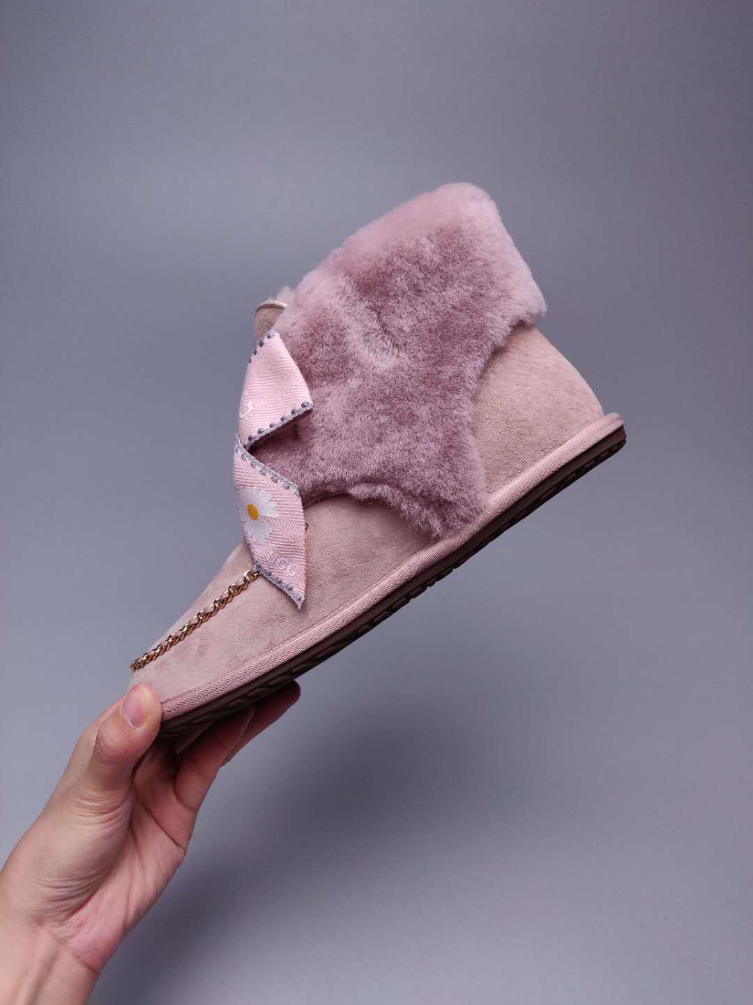 7888 Mu Pink Daisy Chain-and-Ribbon Detail Shoes