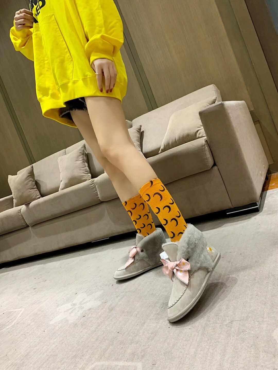 7888 Gray Daisy Chain-and-Ribbon Detail Shoes