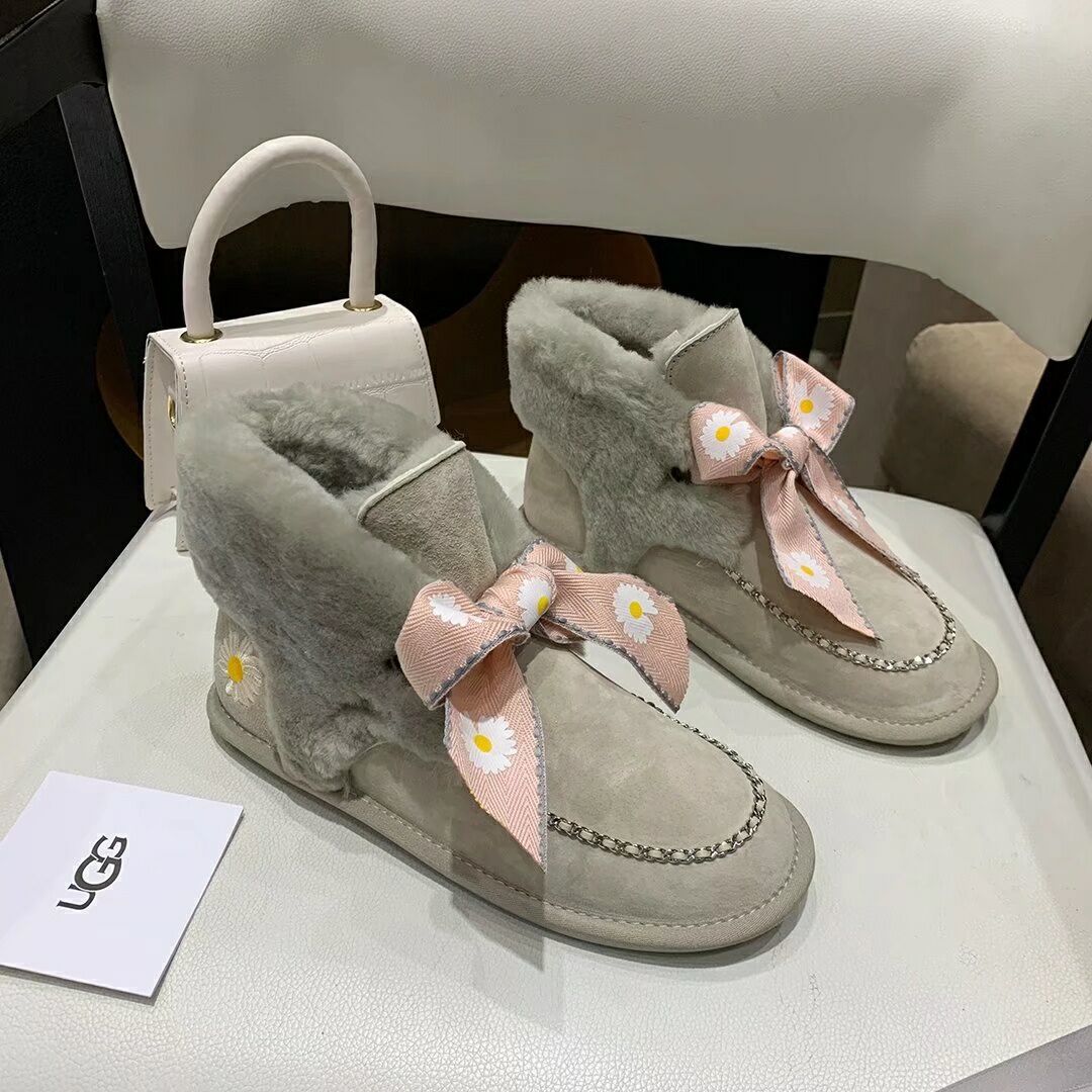 7888 Gray Daisy Chain-and-Ribbon Detail Shoes