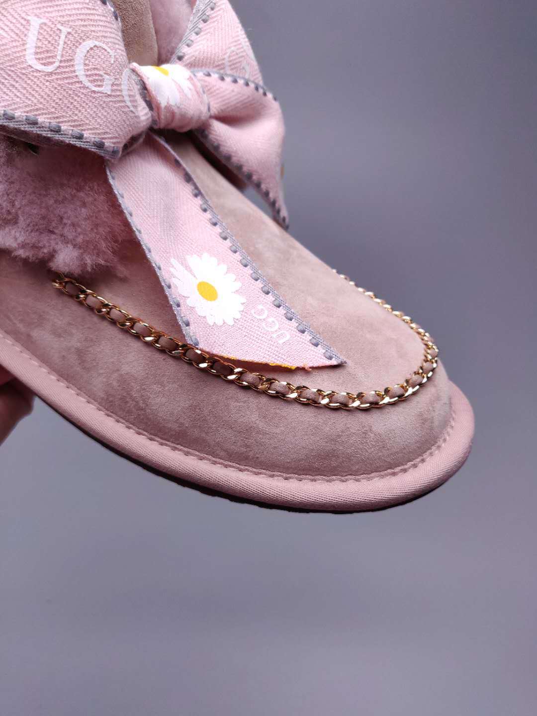 7888 Mu Pink Daisy Chain-and-Ribbon Detail Shoes