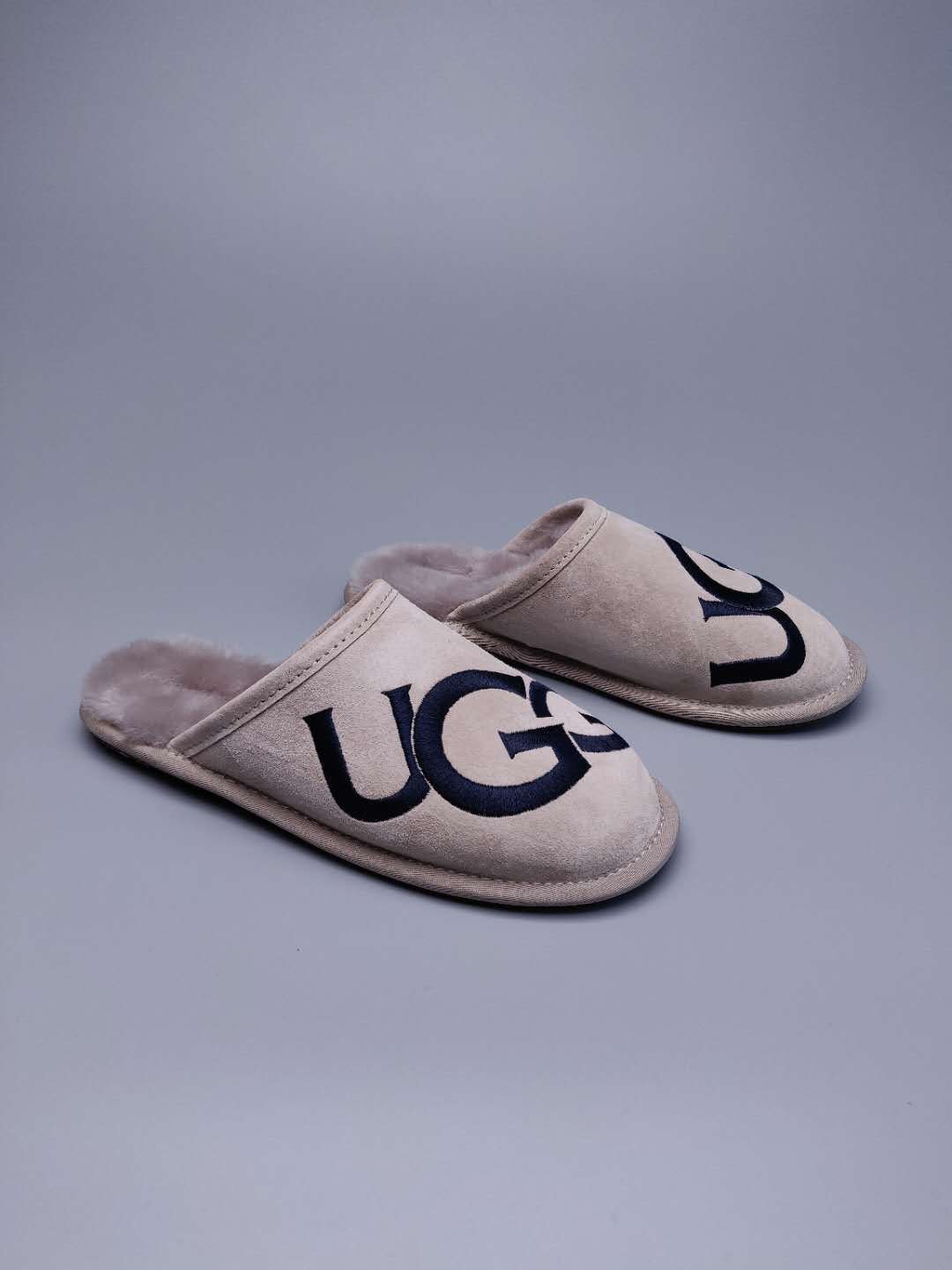 2593 Big G Gray Indoor Slippers