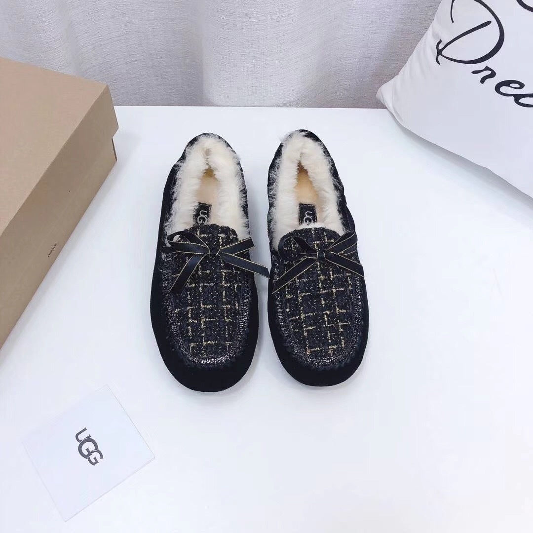 5623 Black Chic Moccasin-Style Loafers