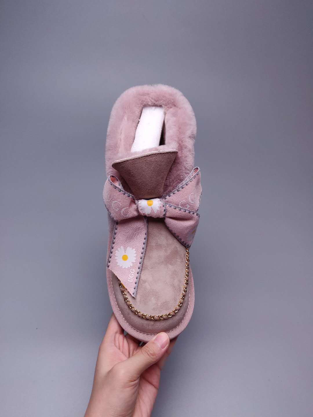 7888 Mu Pink Daisy Chain-and-Ribbon Detail Shoes