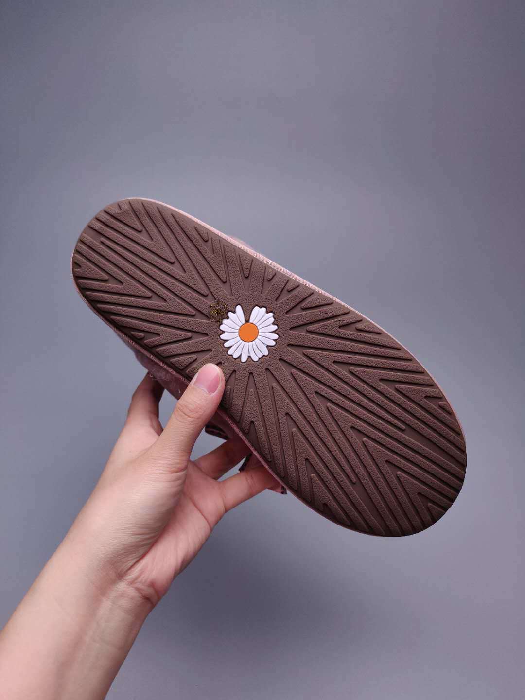 7888 Mu Pink Daisy Chain-and-Ribbon Detail Shoes
