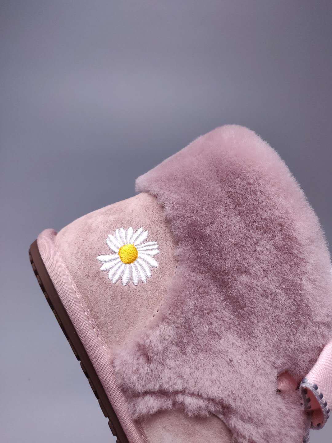 7888 Mu Pink Daisy Chain-and-Ribbon Detail Shoes