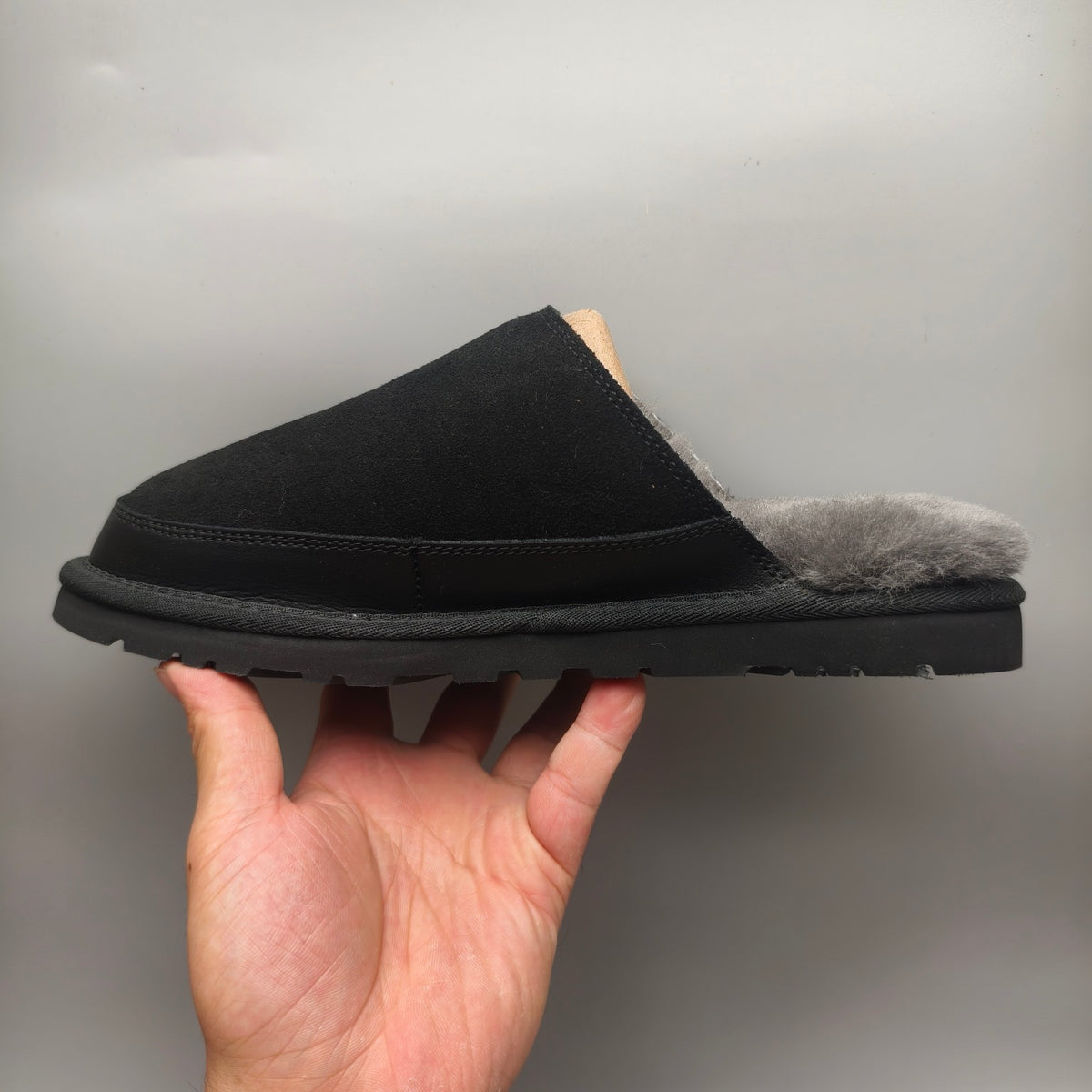 4585 Men's Black Ultra-Lightweight Fluffy Casual Slippers