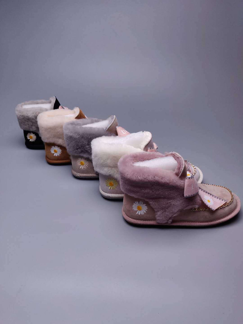 7888 Mu Pink Daisy Chain-and-Ribbon Detail Shoes