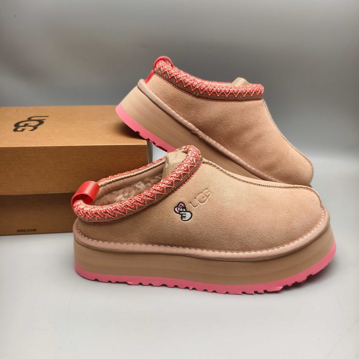 2553 / 2130 Pink Folk-Inspired Platform Casual Shoes
